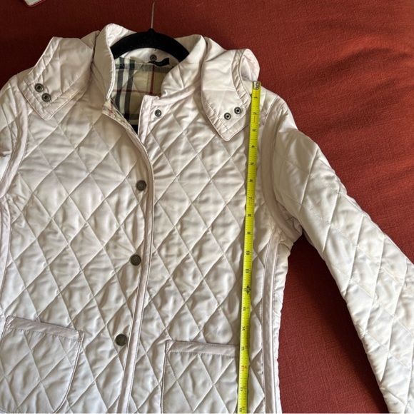 Burberry Quilted Jacket with Plaid Design - Picture 13 of 15